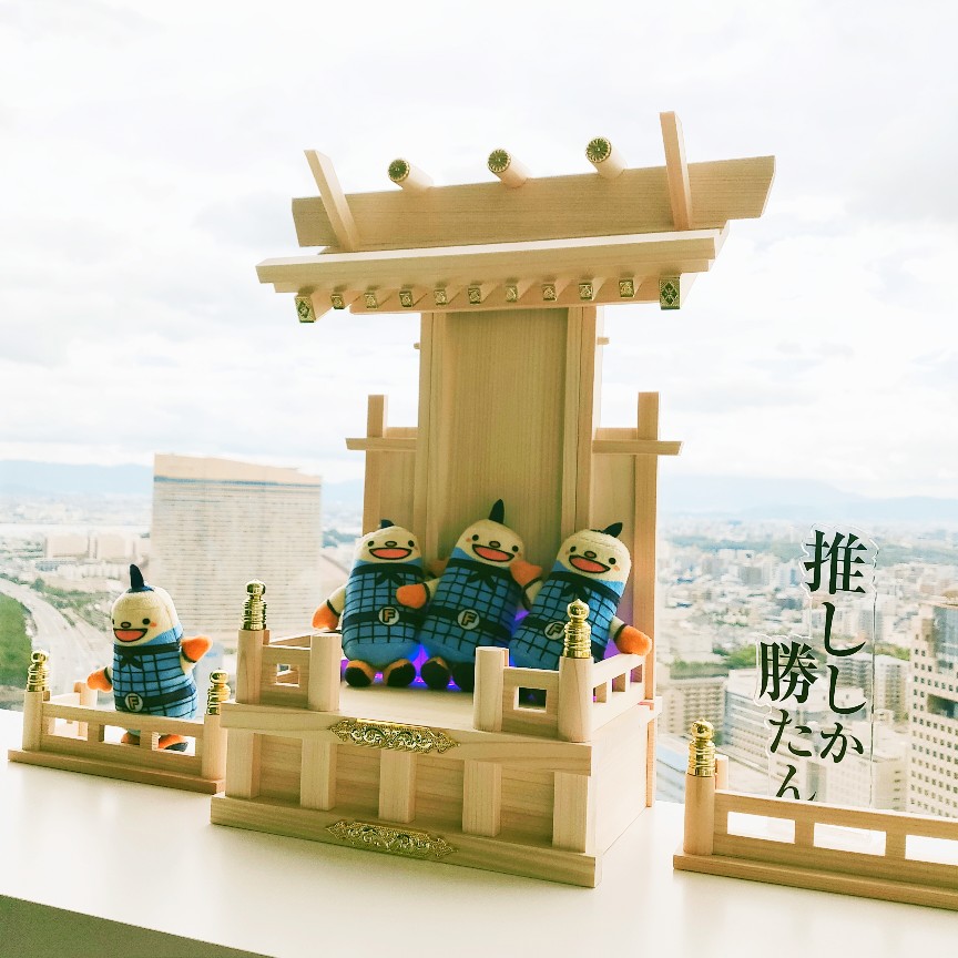 人気の「推し壇」が福岡タワーに登場！推し活アイテムにも新色が追加され、タワーの推し活スポットがさらに充実しました！